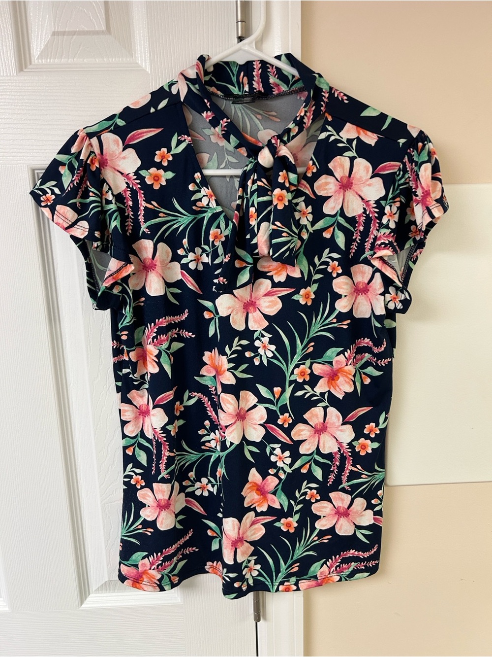 Love Ryan Los Angeles Floral Short Sleeve Blouse Tie Neck